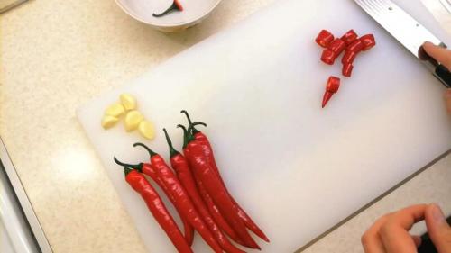 Как замариновать острый перец. Как замариновать горький перец на зиму? Рецепты пальчики оближешь