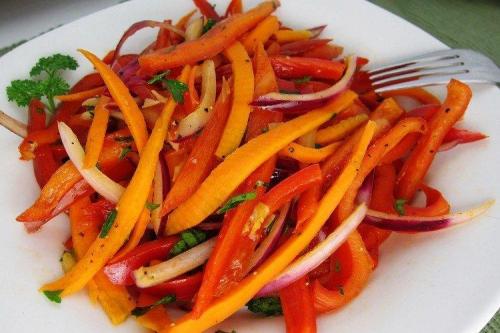 Салат из зеленого перца. 20 быстрых и вкусных салатов с болгарским перцем