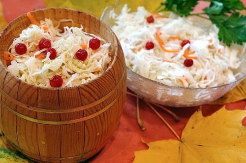 Как хранить квашеную капусту в банках. Условия хранения