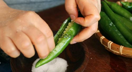 Блюда с острым стручковым перцем. Сэндвичи с колбасой и халапеньо 23