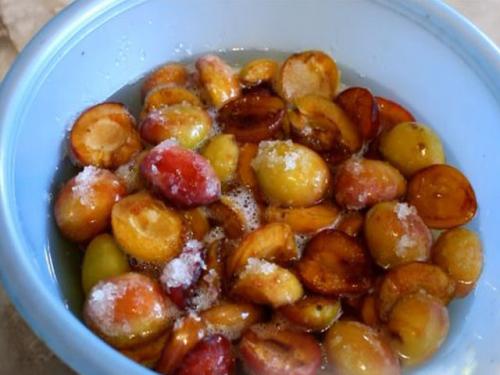 Как определить, что варенье из белых слив готово. Варенье из сливы без косточек на зиму — простой рецепт «пятиминутка»