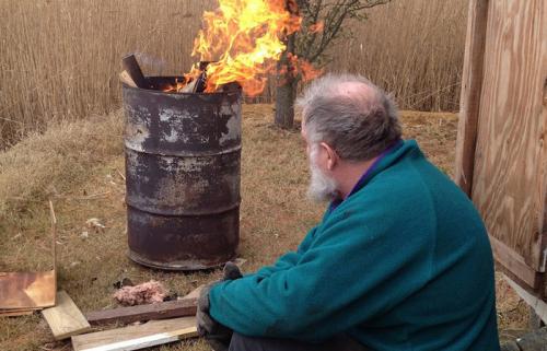 Почему опытные дачники не жгут костры на огороде. С 1 января на территории частных домов запретят разводить костры