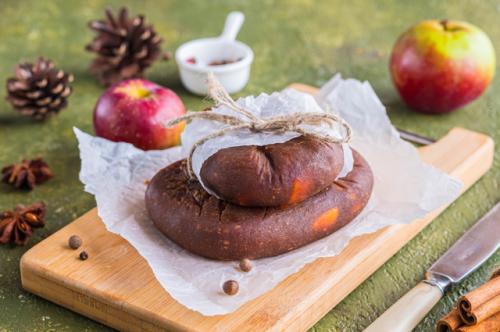 Какие блюда можно приготовить из яблочных остатков, чтобы они были разнообразными и оригинальными. Сыр, аджика, мармелад. Что еще приготовить из урожая яблок