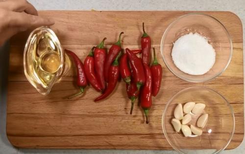 Маринованный полуострый перец рецепт. Маринованный острый перец на зиму — 10 простых рецептов, пальчики оближешь