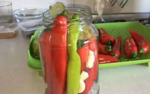 Маринованный полуострый перец рецепт. Маринованный острый перец на зиму — 10 простых рецептов, пальчики оближешь