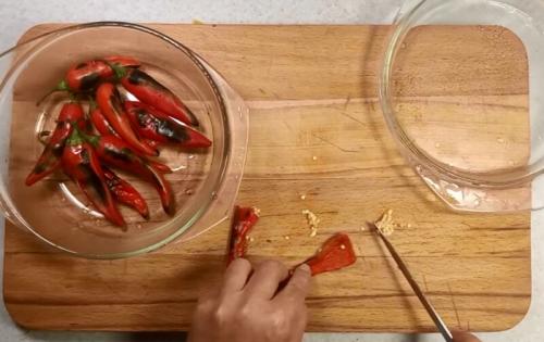 Маринованный полуострый перец рецепт. Маринованный острый перец на зиму — 10 простых рецептов, пальчики оближешь